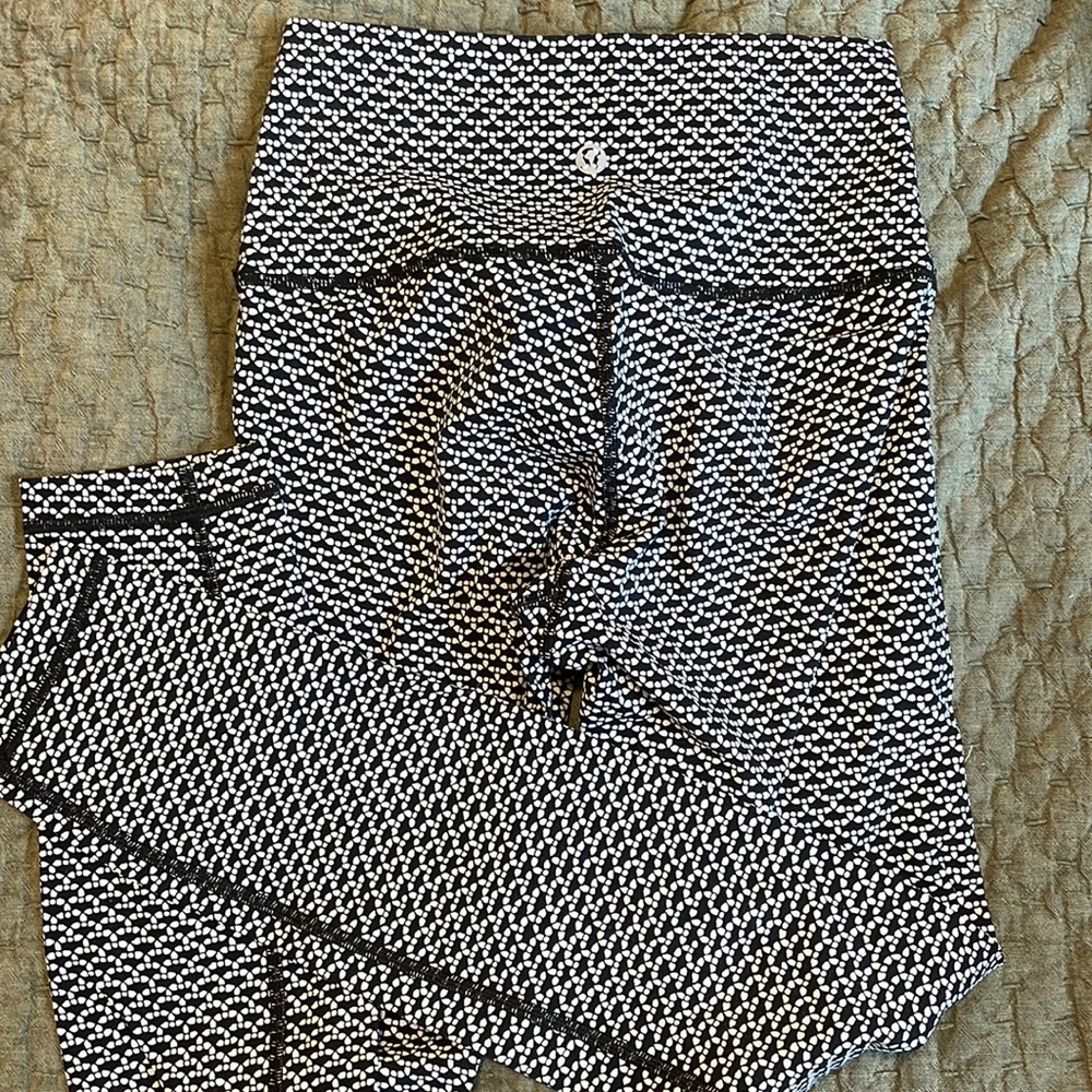 Lululemon patterned wunder under training leggings size 2, like new